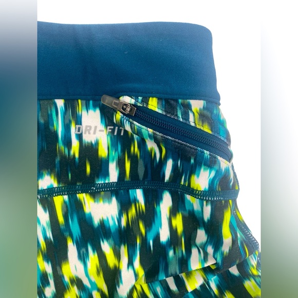 ✨2 For 1 NIKE BUNDLE✨ Size Medium Leggings & Size Large Shorts - Picture 6 of 8